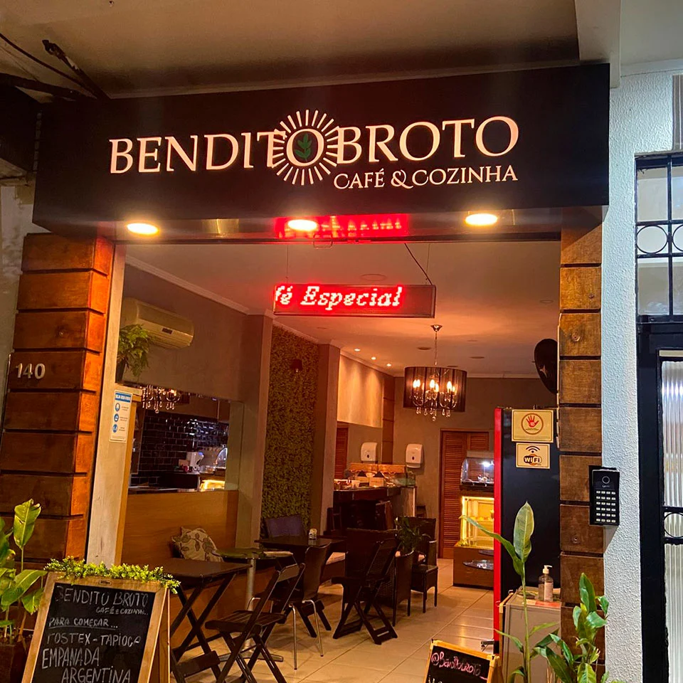 Fachada em ACM Bedido Broto